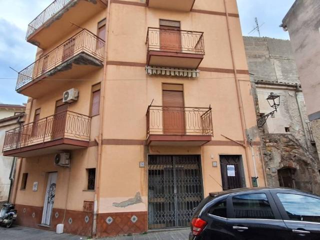 Appartamento in vendita a Santo Stefano Di Camastra, Sicilia