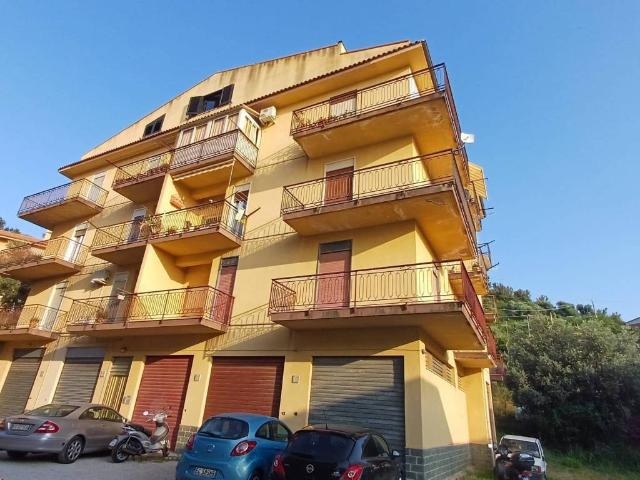 Appartamento in vendita a Santo Stefano Di Camastra, Sicilia