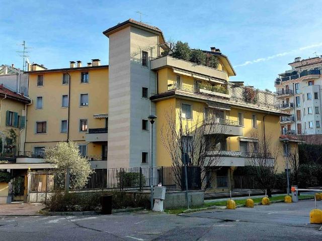 Appartamento in vendita a Villaggio Matteotti, Saronno