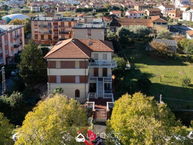 Appartamento in vendita a Sarzana, Liguria