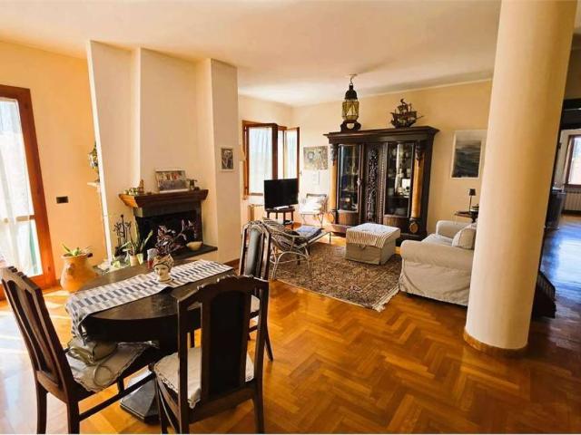 Appartamento in vendita a Sarzana, Liguria