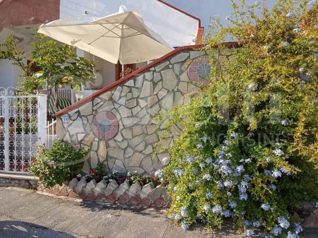 Appartamento in vendita a La Petrosa, Calabria