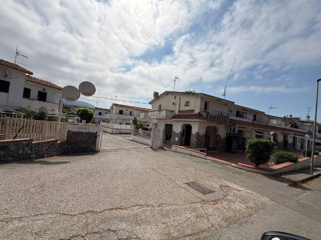 Appartamento in vendita a La Petrosa, Calabria