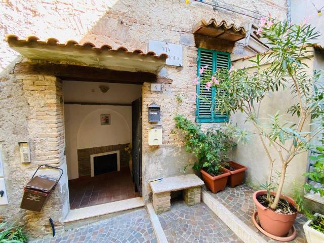 Appartamento in vendita a Scandriglia, Lazio