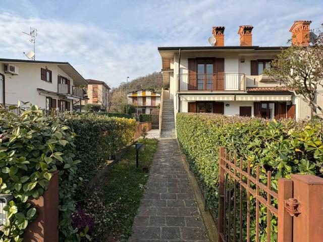 Appartamento in vendita a Scanzorosciate, Lombardia