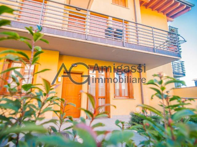 Appartamento in vendita a Scanzorosciate, Lombardia