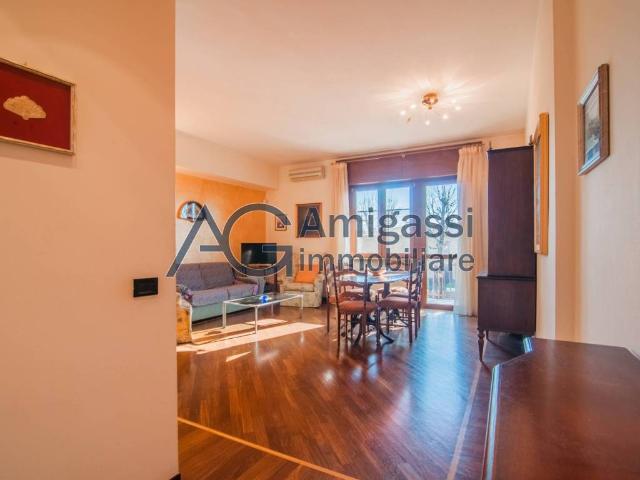Appartamento in vendita a Scanzorosciate, Lombardia