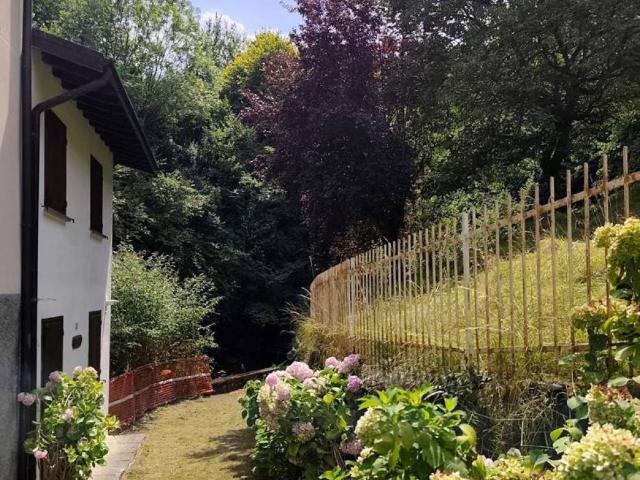 Appartamento in vendita a Schignano, Lombardia