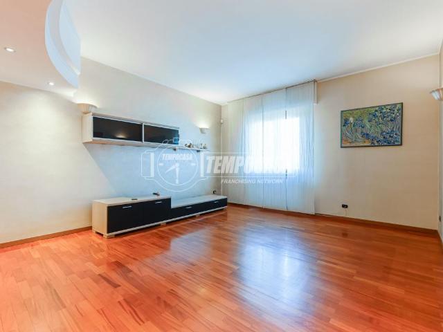 Appartamento in vendita a Rovagnasco, Segrate