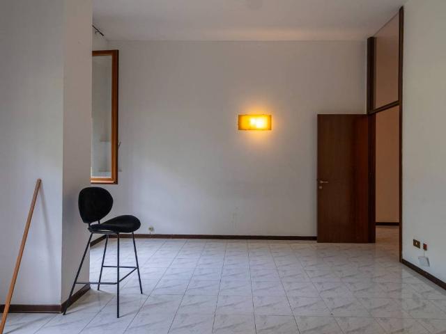 Appartamento in vendita a Rovagnasco, Segrate