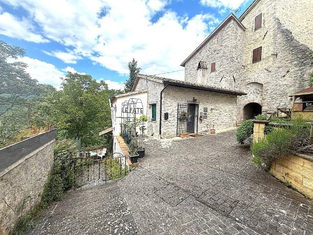 Appartamento in vendita a Sellano, Umbria