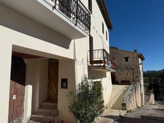 Appartamento in vendita a Sellano, Umbria