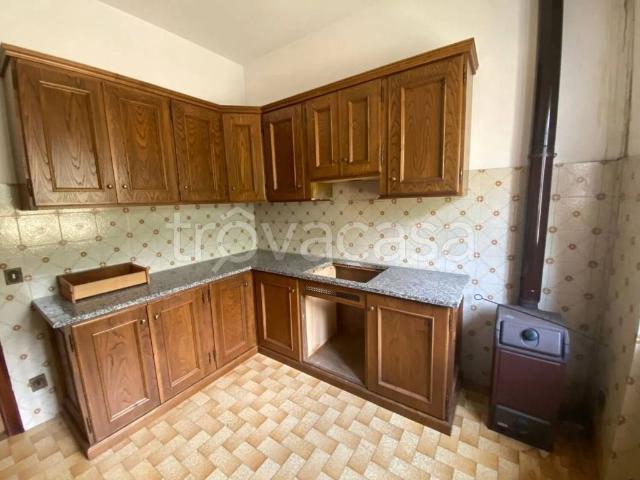 Appartamento in vendita a Catabbio, Semproniano