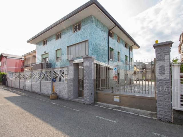 Villa Indipendente in vendita a Lazzaretto, Senago