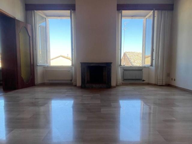 Appartamento in vendita a Rione Porto, Marche