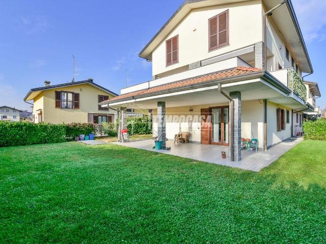 Appartamento in vendita a Senna Comasco, Lombardia