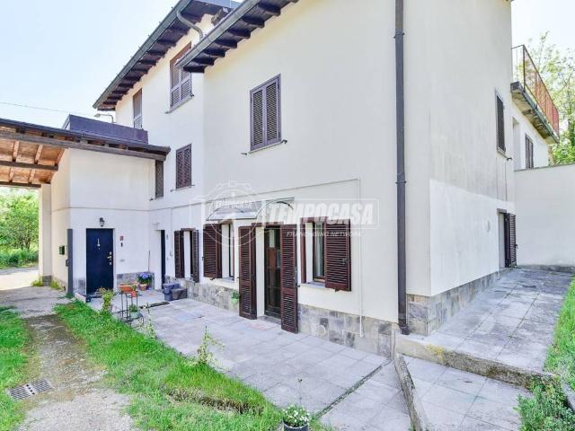 Appartamento in vendita a Senna Comasco, Lombardia