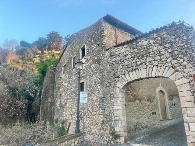 Appartamento in vendita a Sermoneta, Latina