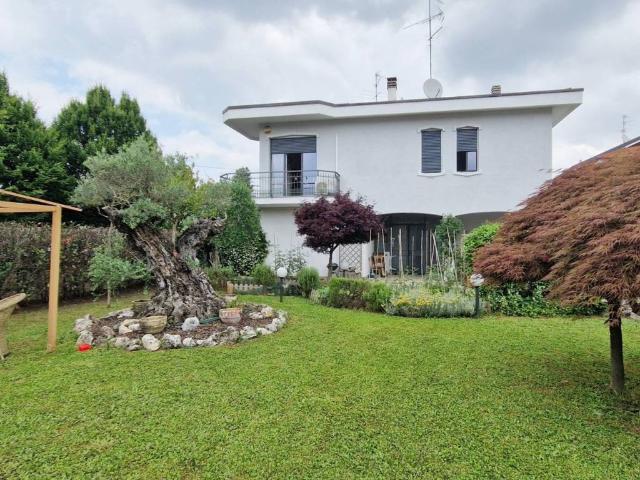 Villa Indipendente in vendita a Seveso, Lombardia