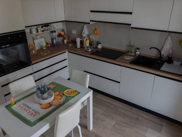 Appartamento in vendita a Seveso, Lombardia