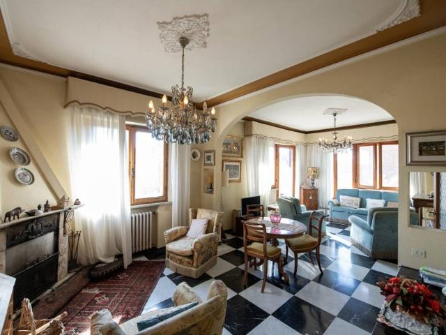 Appartamento in vendita a Siena, Vico Alto