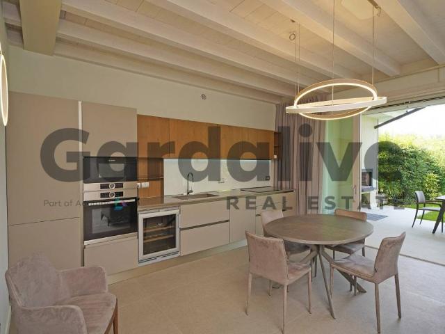 Appartamento in vendita a Sirmione, Lombardia