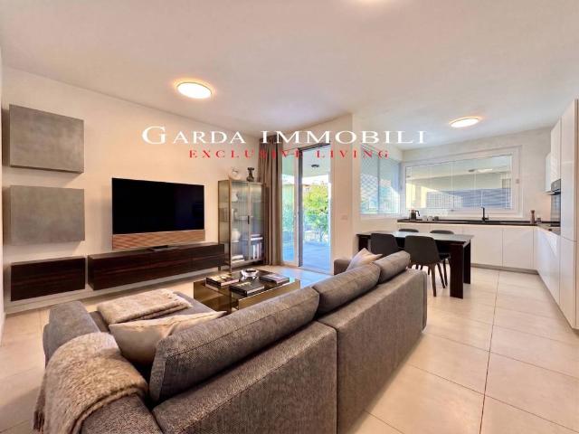 Appartamento in vendita a Sirmione, Lombardia