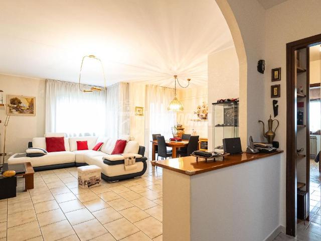Appartamento in vendita a Solaro, Lombardia
