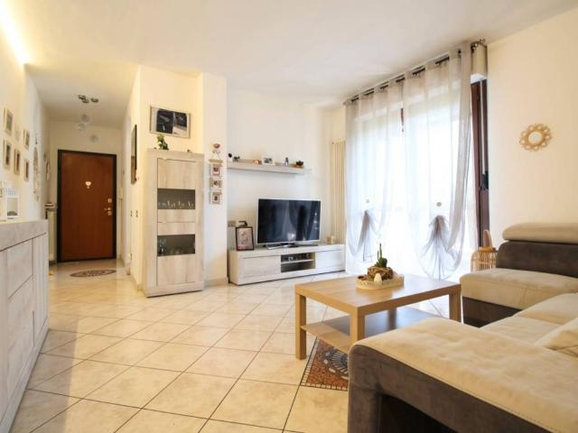 Appartamento in vendita a Solaro, Lombardia