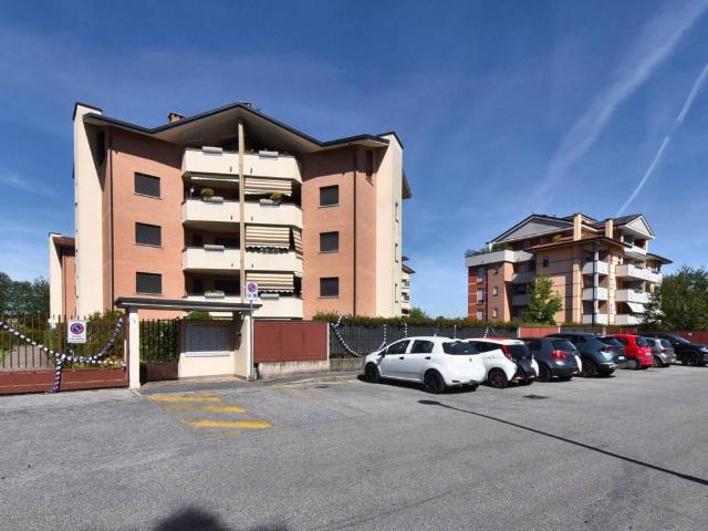 Appartamento in vendita a Solaro, Lombardia