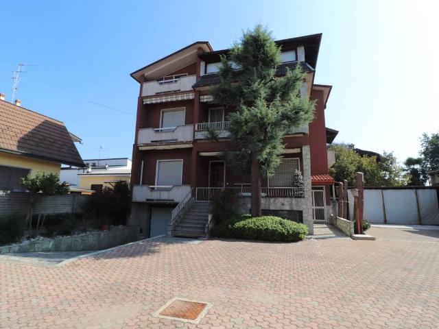 Appartamento in vendita a Solaro, Lombardia