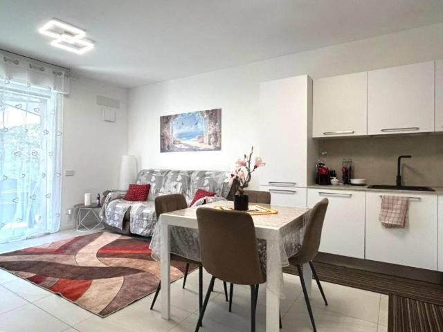 Appartamento in vendita a Solaro, Lombardia