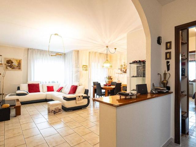 Appartamento in vendita a Solaro, Lombardia
