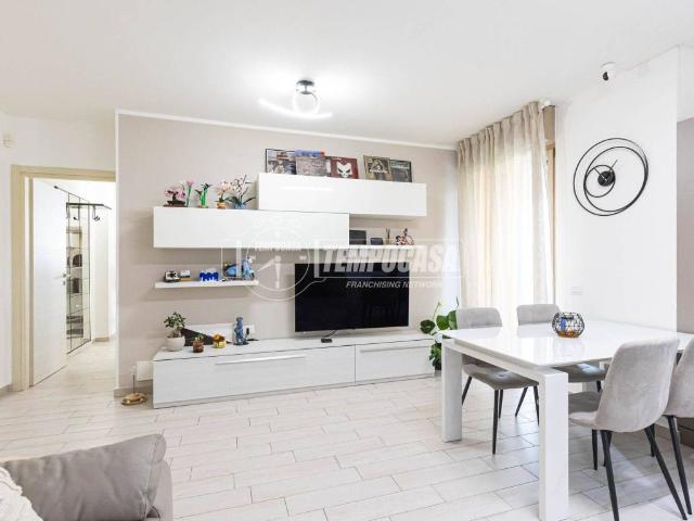 Appartamento in vendita a Solaro, Milano