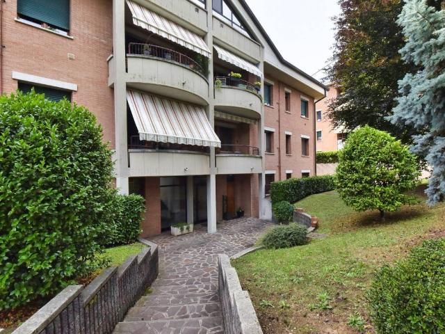 Appartamento in vendita a Solaro, Lombardia