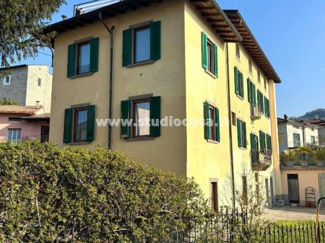 Appartamento in vendita a Solto Collina, Lombardia