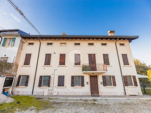 Appartamento in vendita a Sommacampagna, Veneto
