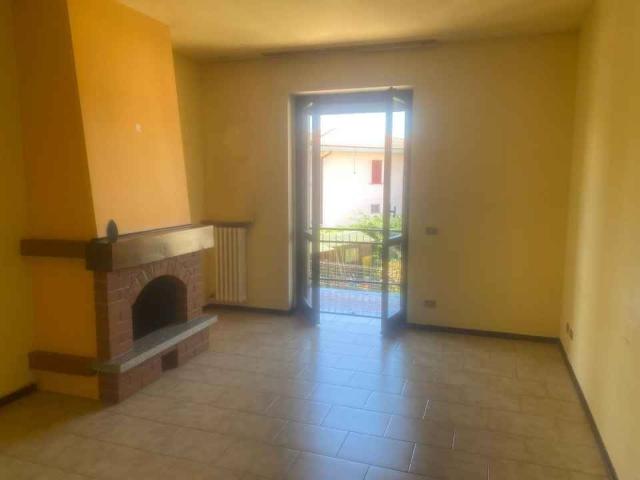 Appartamento in vendita a Sommo, Lombardia
