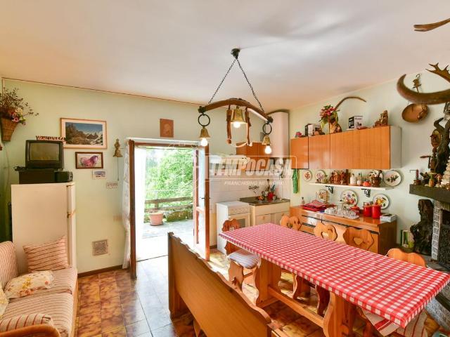 Appartamento in vendita a Sormano, Lombardia