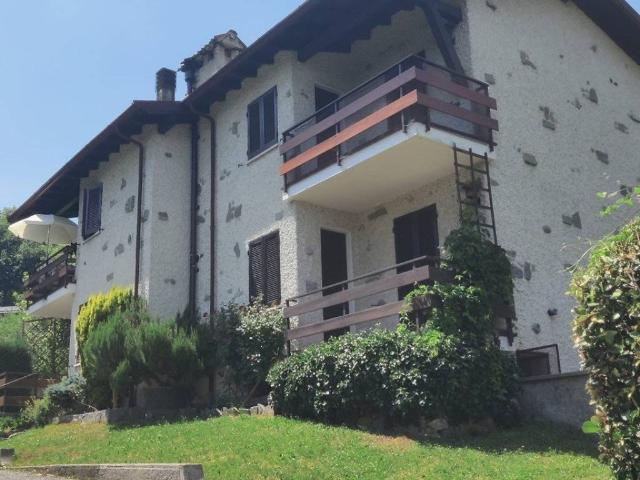 Appartamento in vendita a Dicinisio, Sormano