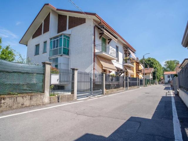 Appartamento in vendita a Sovico, Lombardia