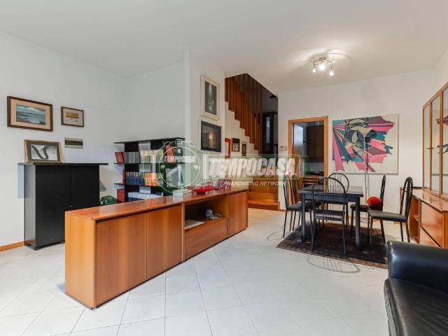 Villa Schiera in vendita a Stezzano, Lombardia