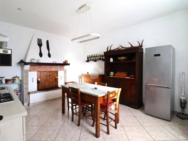Appartamento in vendita a Stroncone, Umbria