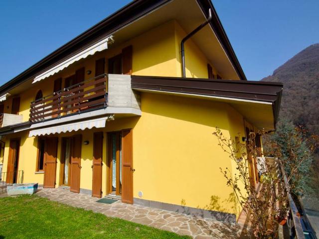 Appartamento in vendita a Strozza, Lombardia