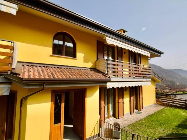 Appartamento in vendita a Strozza, Lombardia