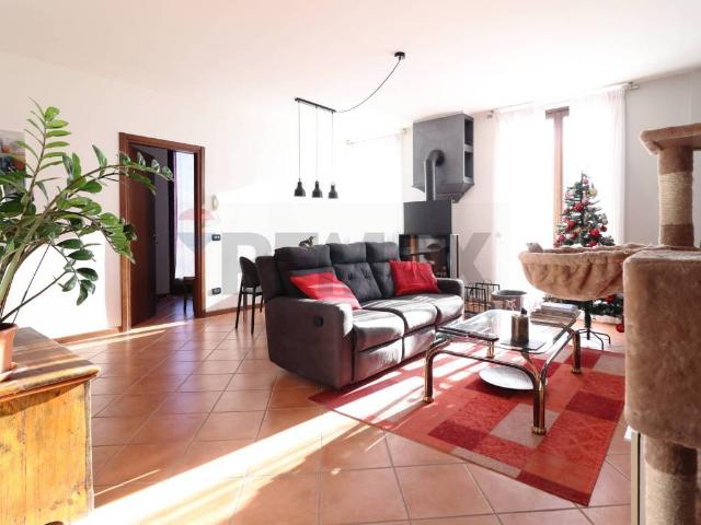 Appartamento in vendita a Strozza, Lombardia