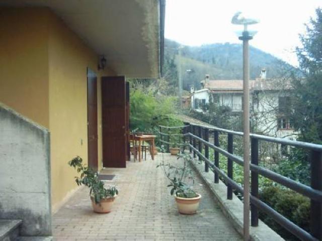 Appartamento in vendita a Strozza, Lombardia