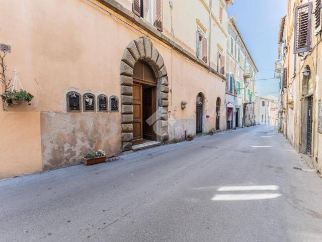 Appartamento in vendita a Sutri, Lazio