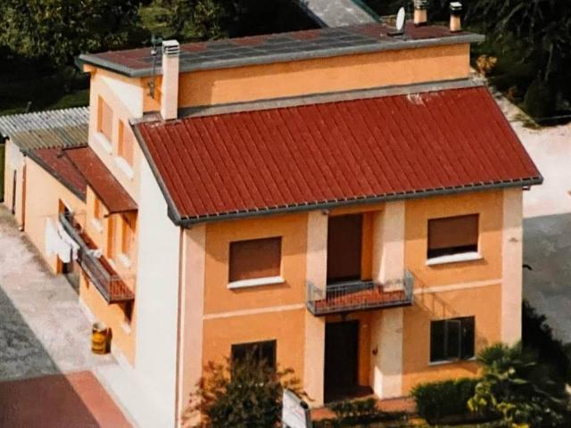 Villa Indipendente in vendita a Suzzara, Lombardia