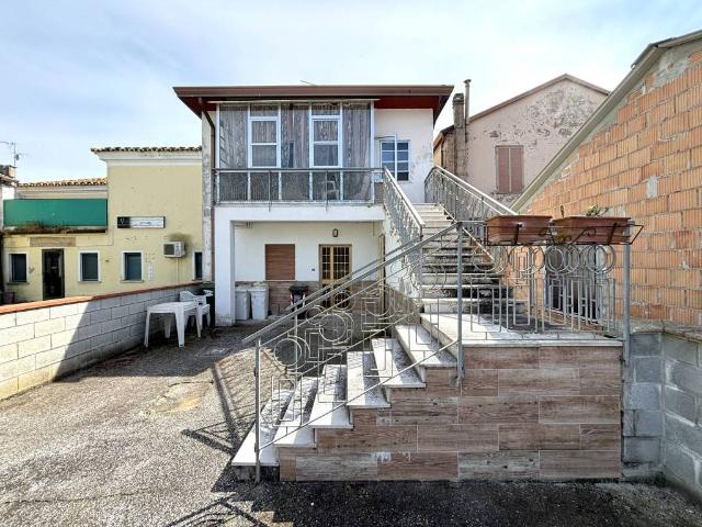 Appartamento in vendita a Taglio Di Po, Veneto
